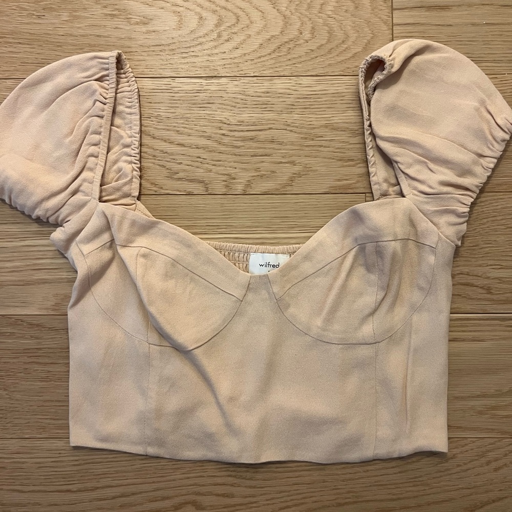 Wilfred top (aritzia) - cropped and cute sleeves